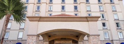 Hotel Mesaluna Near American Consulate