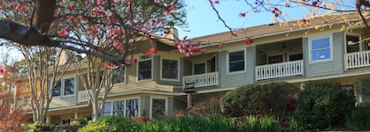 Lookout Point Lakeside Inn