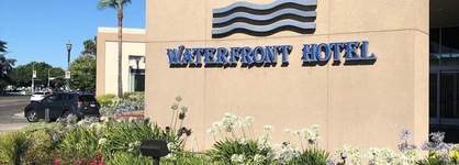 University Plaza Waterfront Hotel