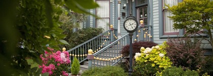 C'est La Vie Inn