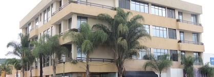 Estanza Hotel & Suites