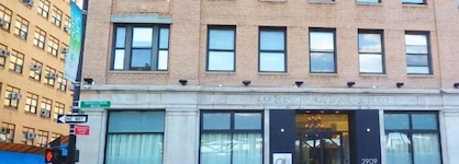 Q4 Hotel & Hostel