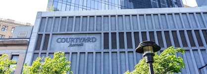 Courtyard Long Island City New York Manhattan View