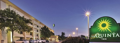 La Quinta Inn & Suites By Wyndham Cleveland - Airport North