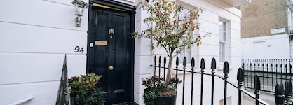 The Warwick By Aura Collection