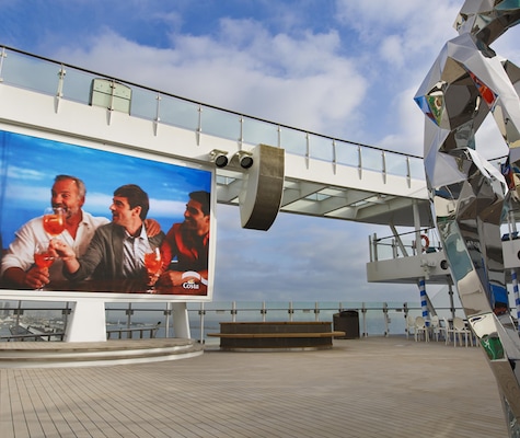 Costa Smerlada outside screens