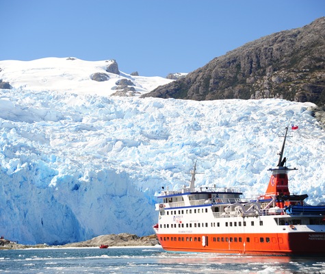 Kawesar_Glacier_El_Brujo
