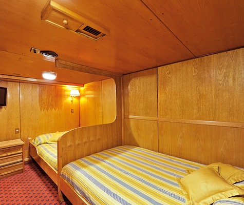 SkorpiosII_Inside_Cabin
