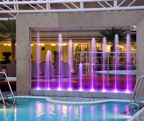 msEurodam_LidoPoolNight