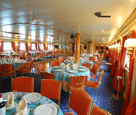 SkorpiosIII_Dining_room