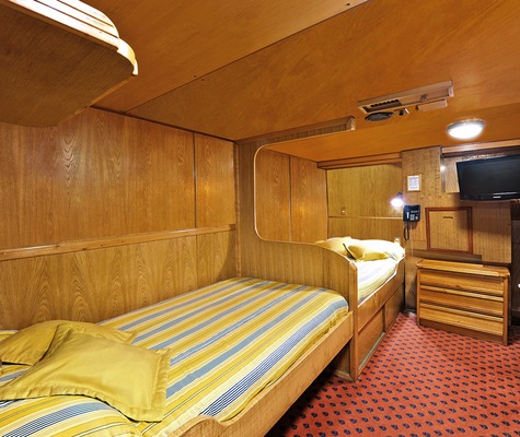 SkorpiosII_Inside_Cabin