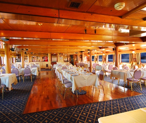 SkorpiosII_dining_room