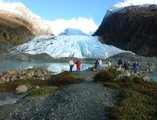 Kawesar_Glacier_Bernal