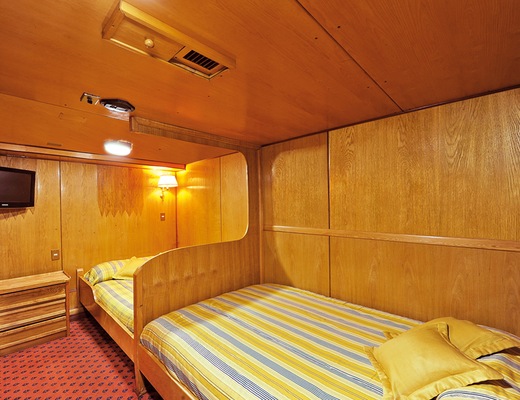 SkorpiosII_Inside_Cabin