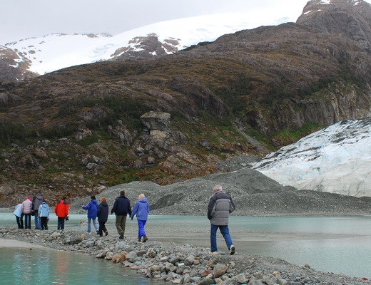 Kawesar_Glacier_Bernal