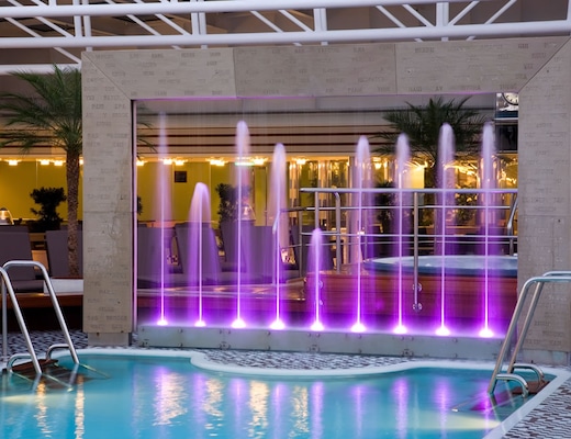 msEurodam_LidoPoolNight