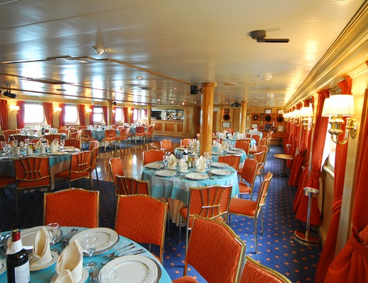 SkorpiosIII_Dining_room