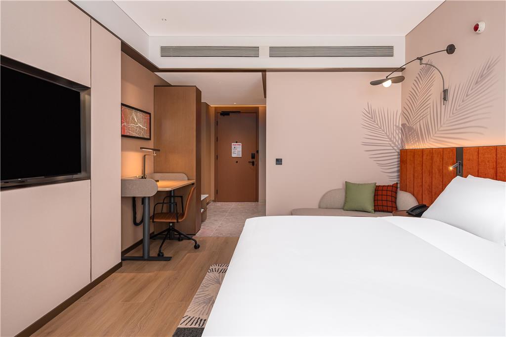 Hilton Garden Inn Xinyang East Railway Station - map