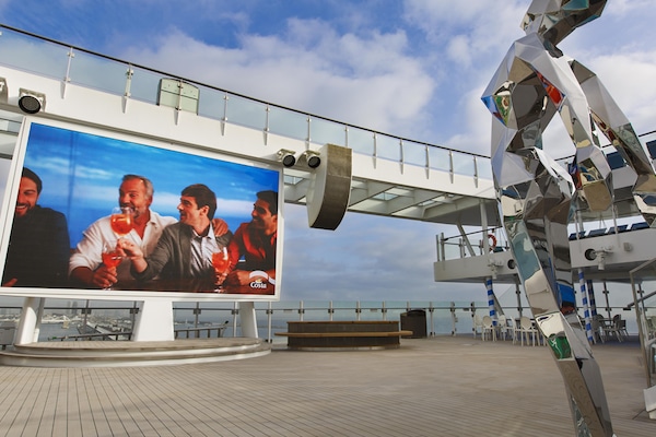 Costa Smerlada outside screens