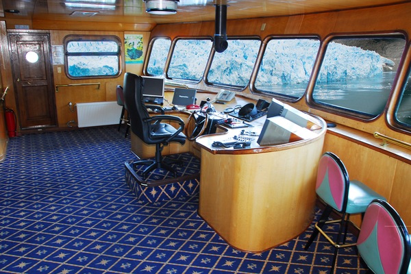 SkorpiosII_Captains_Bridge