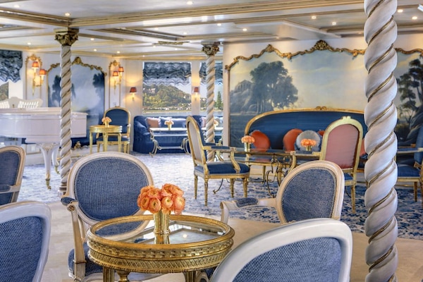 Habsburg Salon
