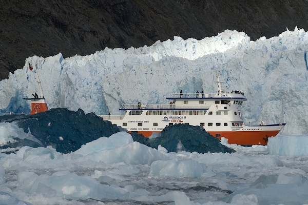 Chonos_Unique_colours_ice
