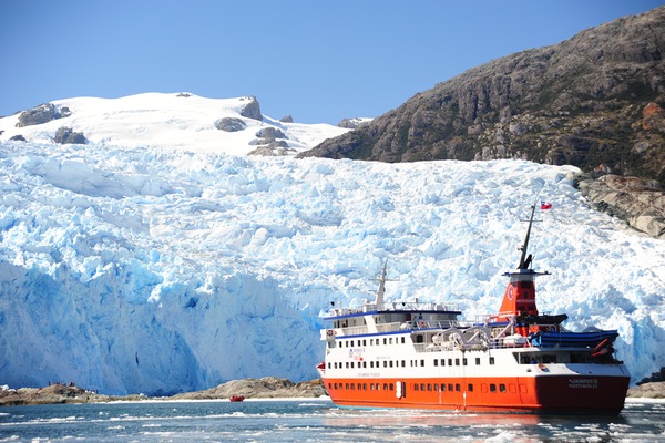 Kawesar_Glacier_El_Brujo