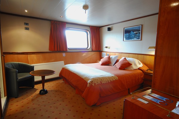 SkorpiosIII_Exterior_double_bed