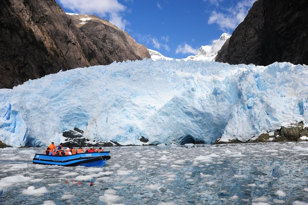 Kawesar_Glacier_Alsina