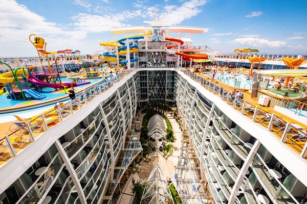 Image Wonder of the Seas 11