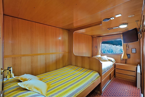 SkorpiosII_exterior_Cabin