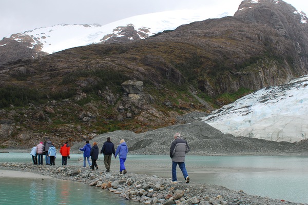 Kawesar_Glacier_Bernal