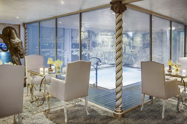 Leopard Lounge