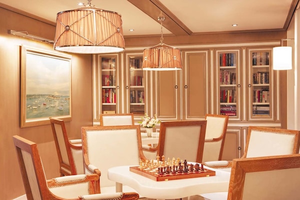 Captains Lounge