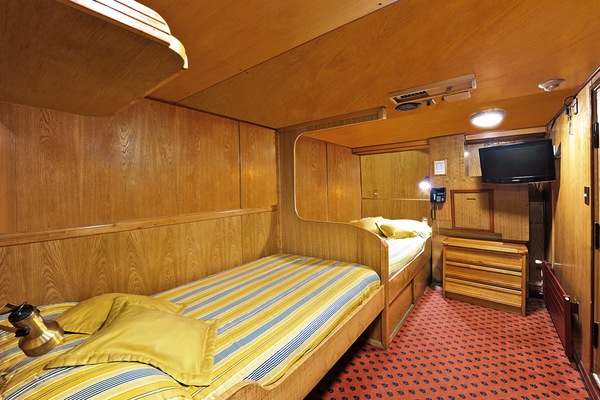 SkorpiosII_Inside_Cabin