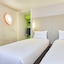 Greet Hotel Versailles - Voisins Le Bretonneux