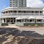 Oaks Metropole Hotel