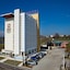 Breaking Business Hotel