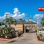 Econo Lodge & Suites