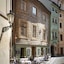 Black Star Suites