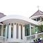 Paradise Hotel