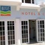 Wave Hotel & Cafe