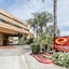 Econo Lodge Inn & Suites