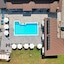 16 Lakes Hotel