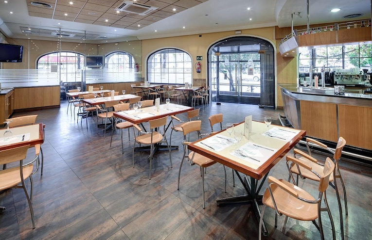 Restaurants - 15