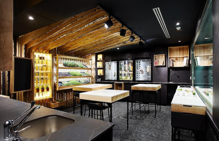 Restaurants - 14