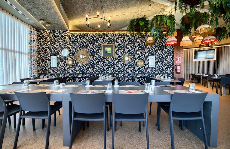 Restaurants - 13