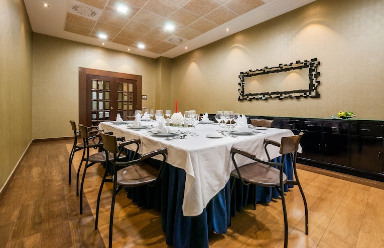 Restaurants - 11