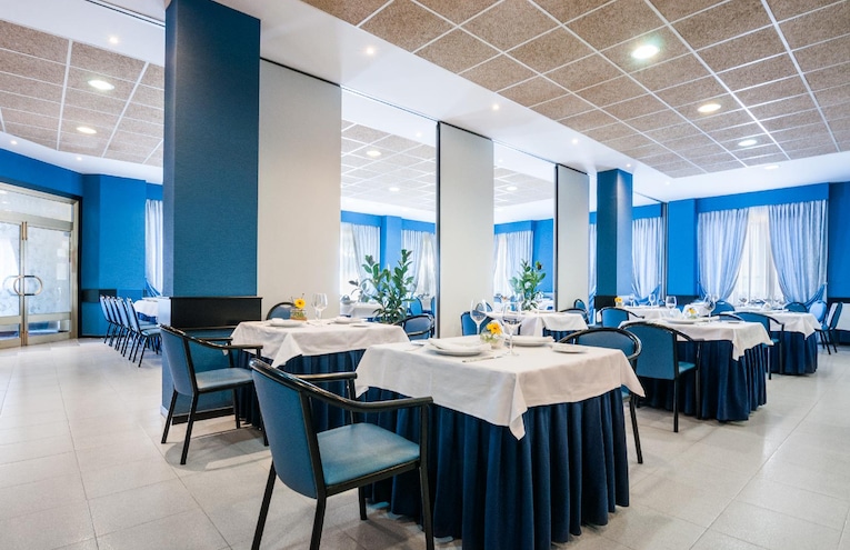 Restaurants - 14