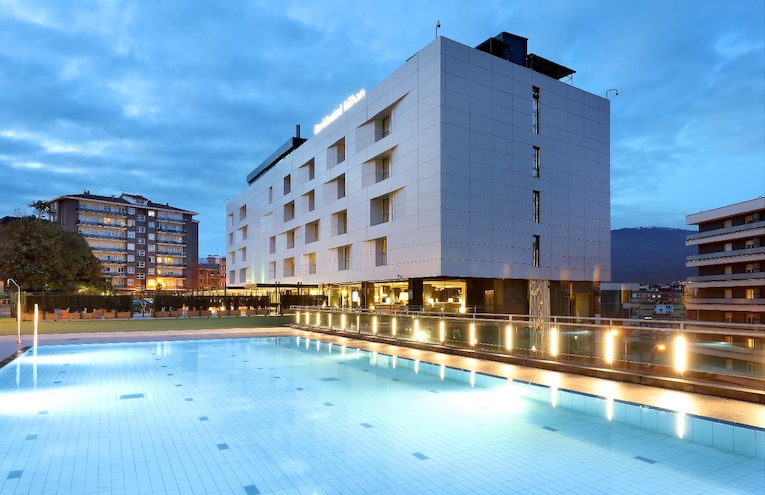 Swimming pools - 1